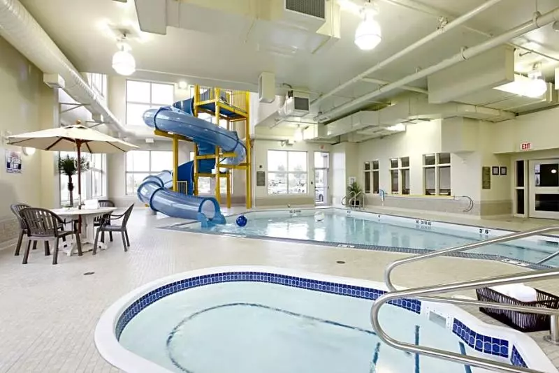 Отель Vegreville Suites