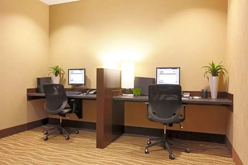 Отель Vegreville Suites