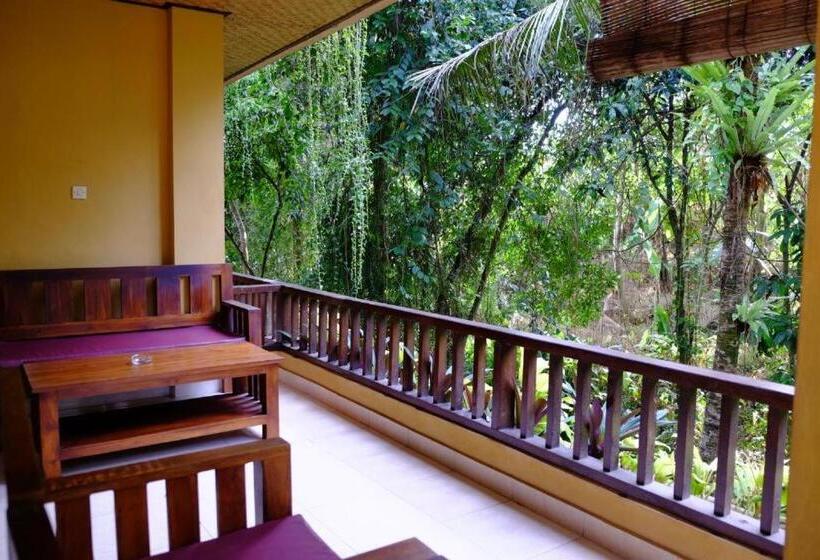 Jati 3 Bungalows And Spa