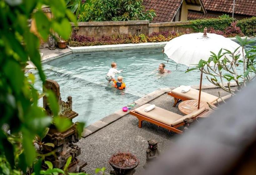 Jati 3 Bungalows And Spa