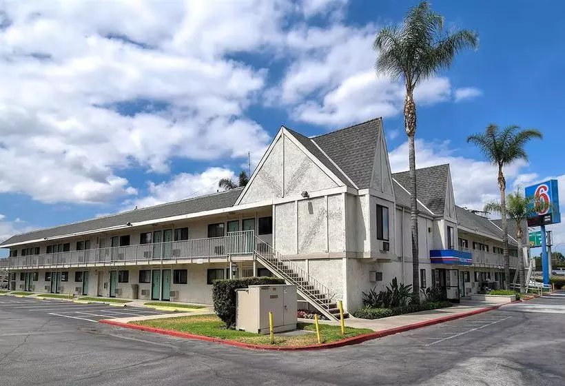 Motel 6 Anaheim Stadium - Orange