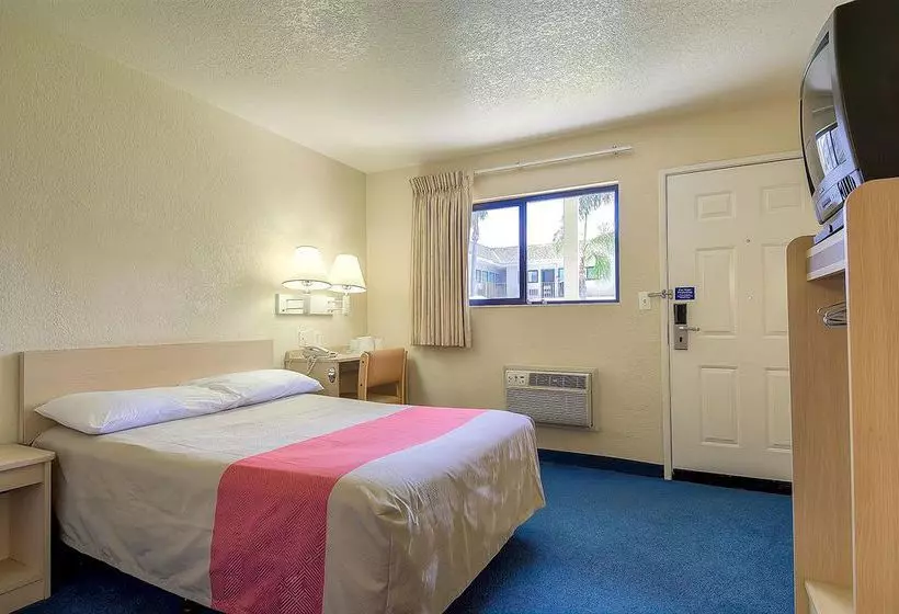 Motel 6 Anaheim Stadium - Orange