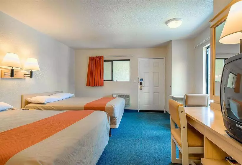 Motel 6 Anaheim Stadium - Orange