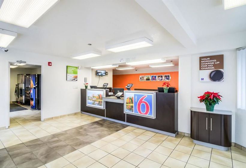 Motel 6 Chicago - Elk Grove
