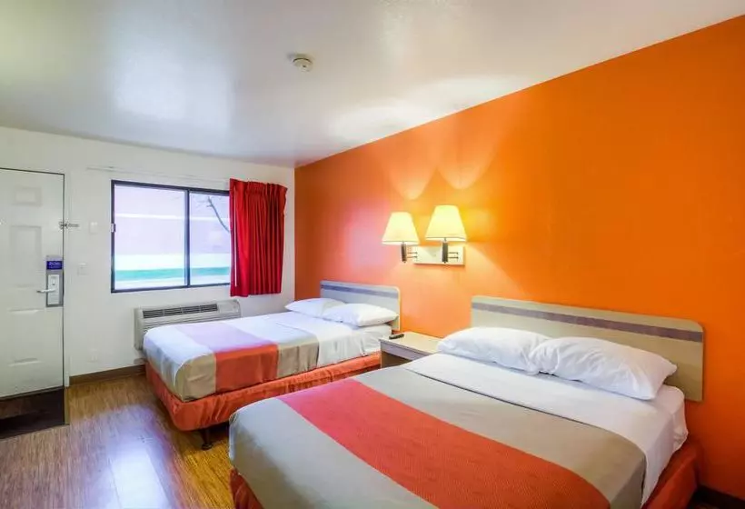 Motel 6 Chicago - Elk Grove
