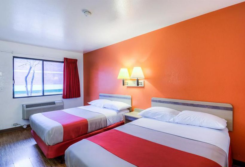 Motel 6 Chicago - Elk Grove