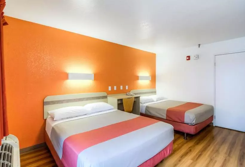 Motel 6 Chicago - Elk Grove