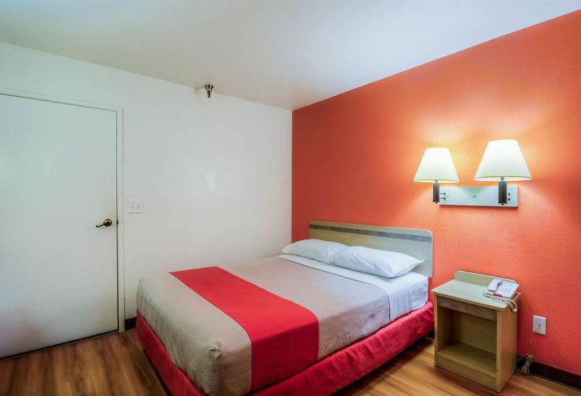 Motel 6 Chicago - Elk Grove