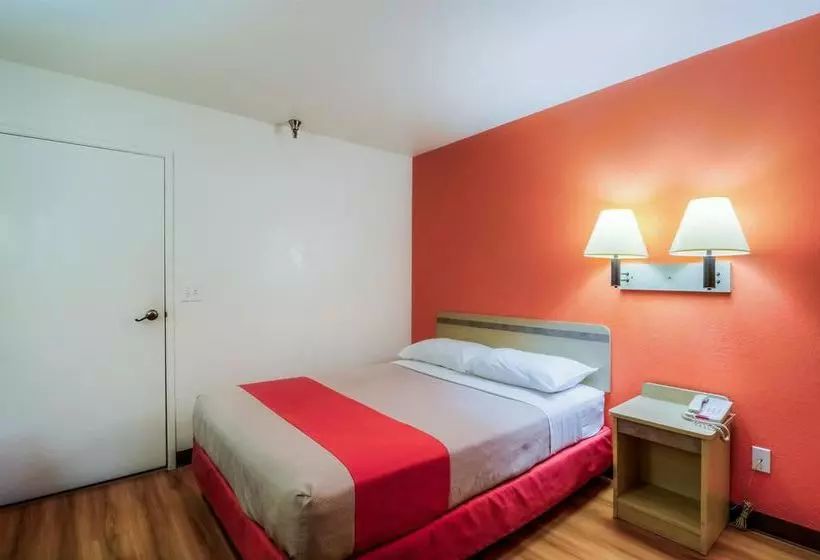 Motel 6 Chicago - Elk Grove