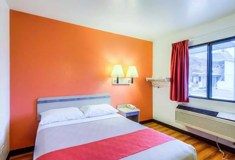 Motel 6 Chicago - Elk Grove