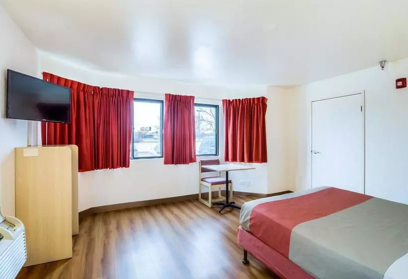 Motel 6 Chicago - Elk Grove