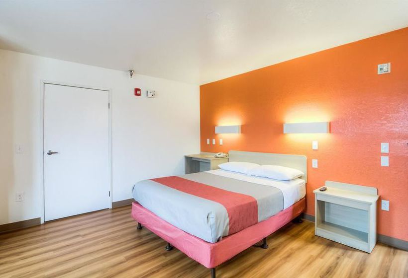 Motel 6 Chicago - Elk Grove