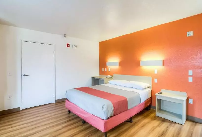 Motel 6 Chicago - Elk Grove