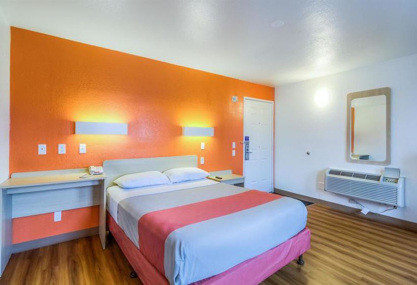 Motel 6 Chicago - Elk Grove