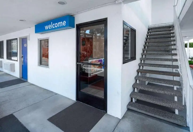 Motel 6 Santa Barbara, Ca   State Street