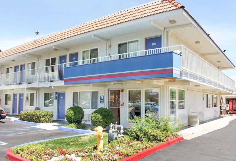 Motel 6 Lancaster, Ca