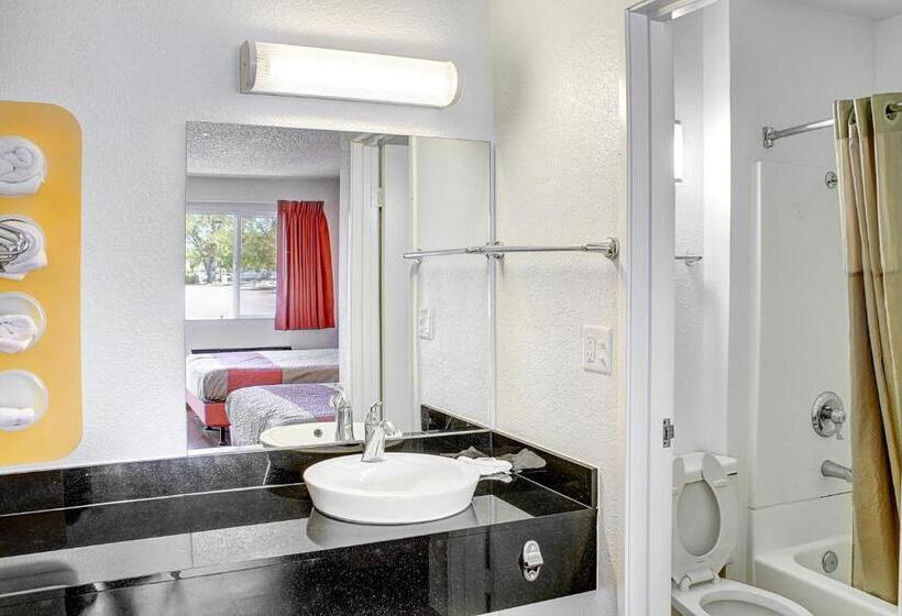 Motel 6 Lancaster, Ca