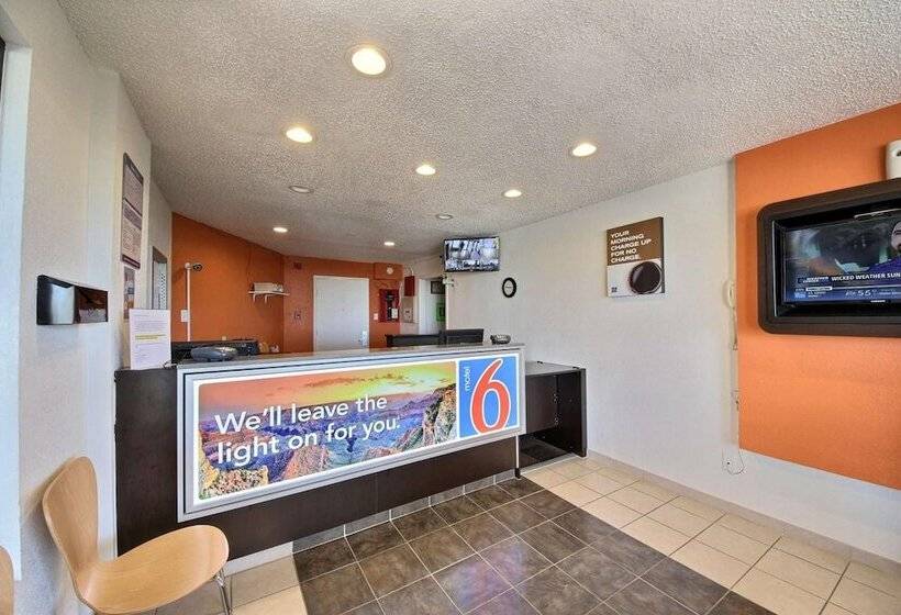 Motel 6laredo, Tx  North I35