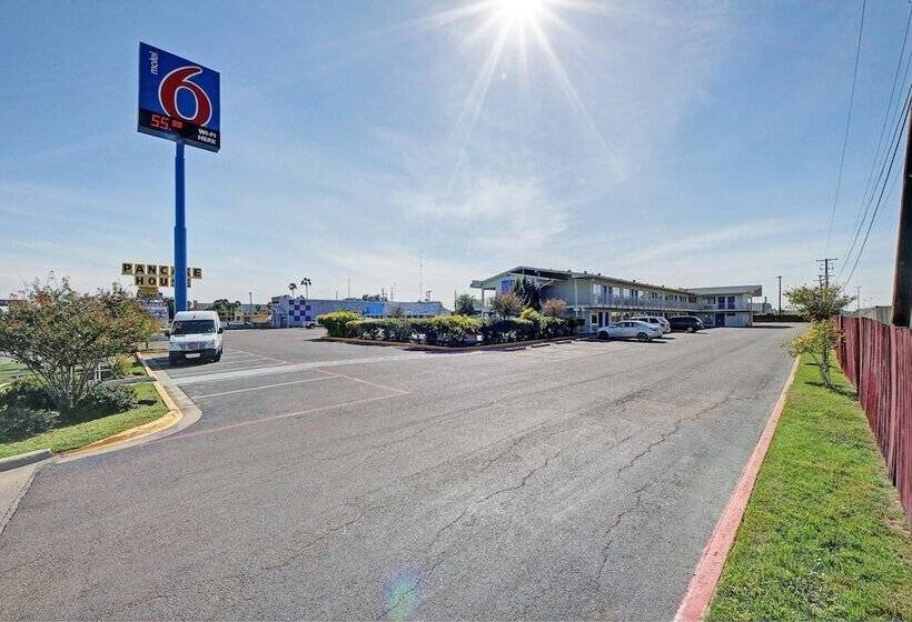 Motel 6laredo, Tx South