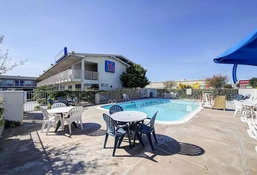 Motel 6laredo, Tx South