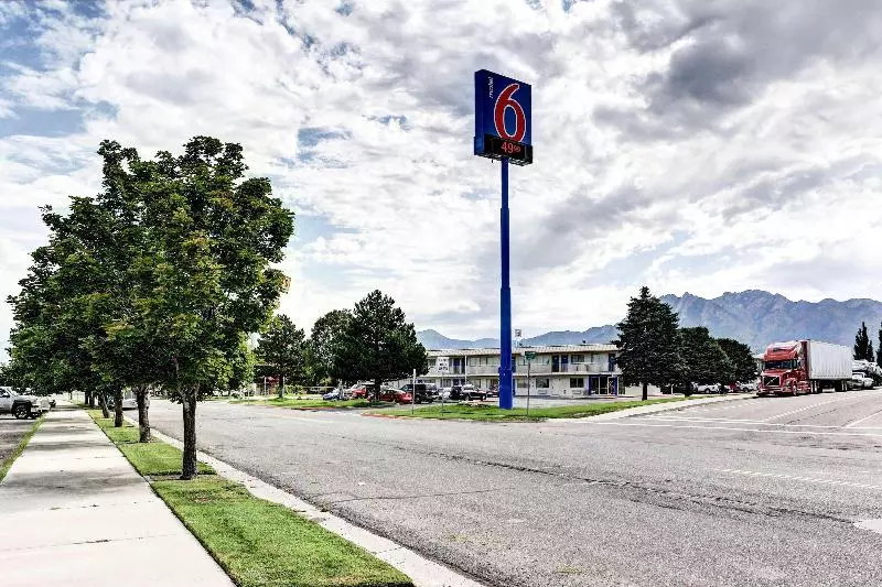 汽车旅馆  Econo Lodge Midvale