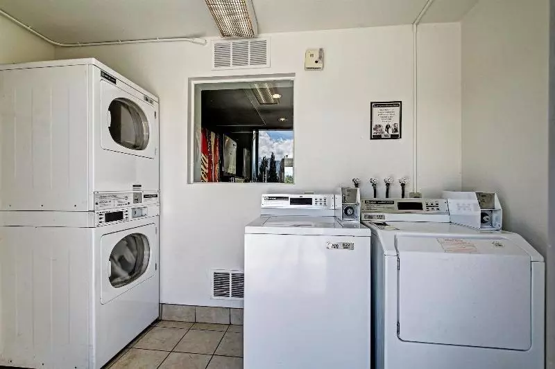 汽车旅馆  Econo Lodge Midvale