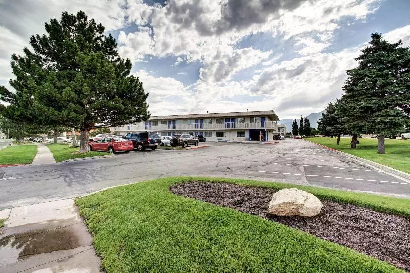 汽车旅馆  Econo Lodge Midvale