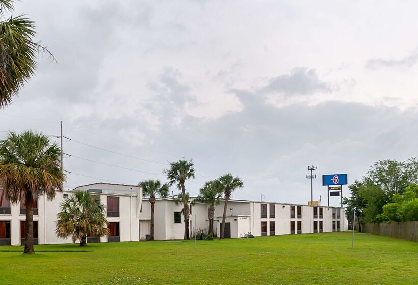Motel 6new Orleans, La Near Downtown