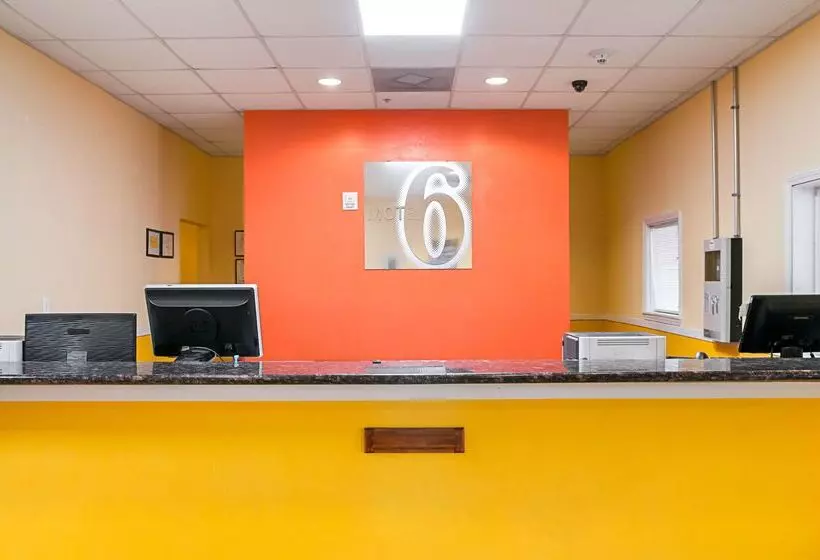 Motel 6new Orleans, La  Near Downtown
