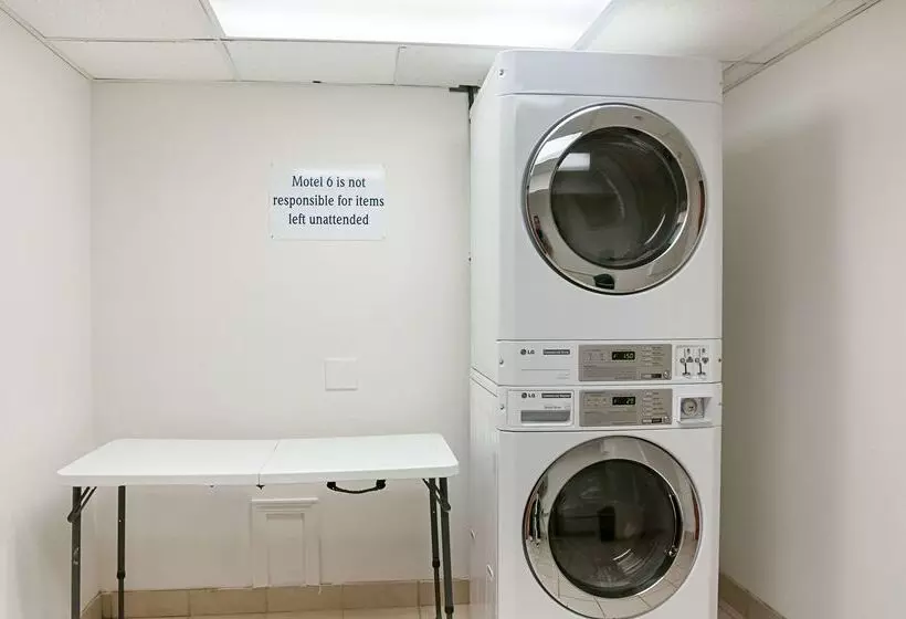 Motel 6new Orleans, La  Near Downtown