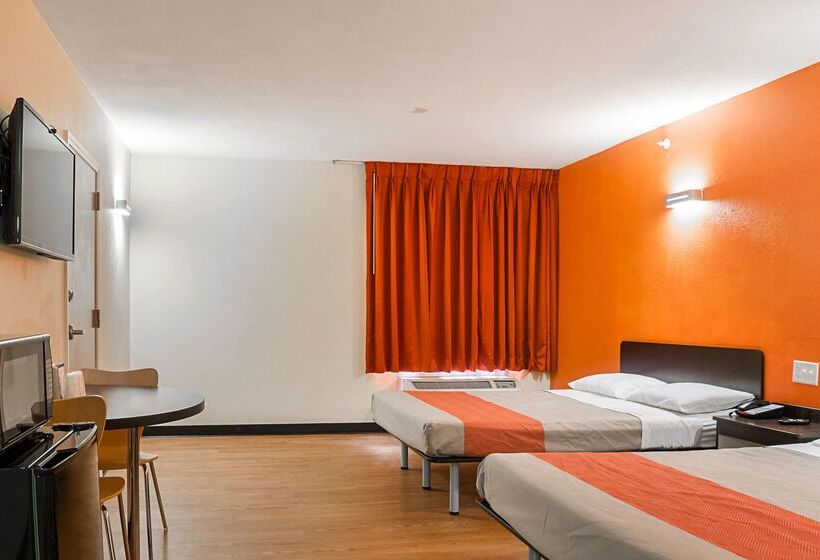 Motel 6new Orleans, La Near Downtown