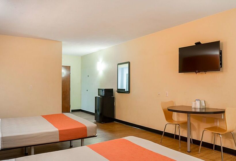 Motel 6new Orleans, La Near Downtown