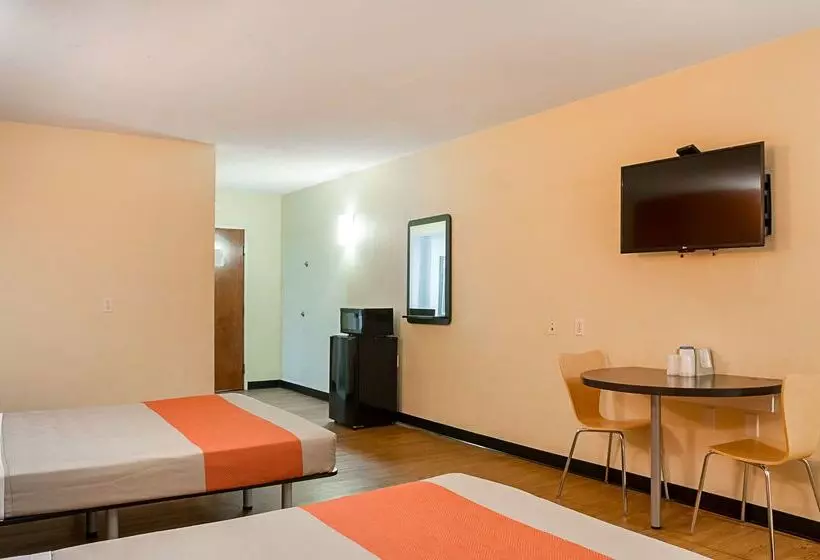 Motel 6new Orleans, La  Near Downtown