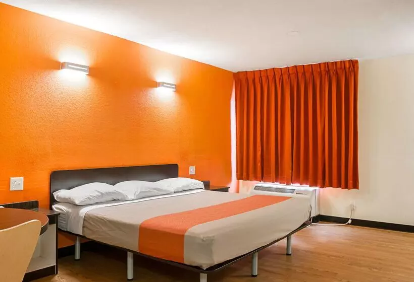 Motel 6new Orleans, La  Near Downtown