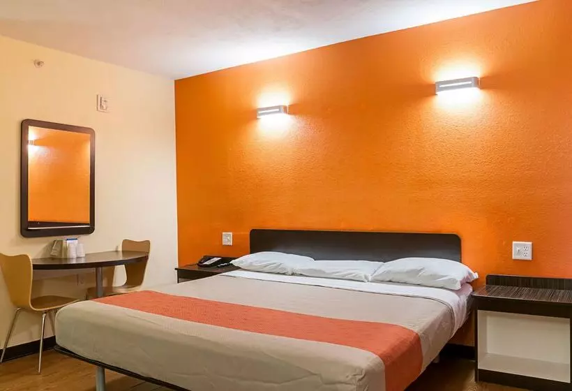 Motel 6new Orleans, La  Near Downtown