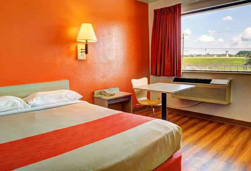 Motel 6slidell, La  New Orleans