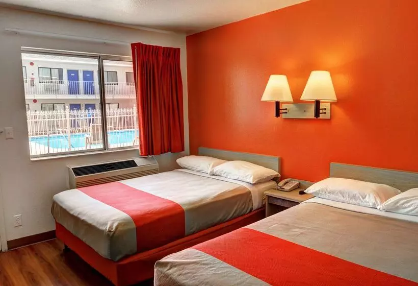 Motel 6slidell, La  New Orleans