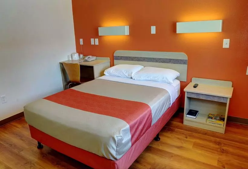 Motel 6slidell, La  New Orleans