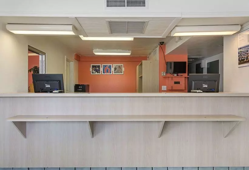 Motel 6topeka, Ks Northwest