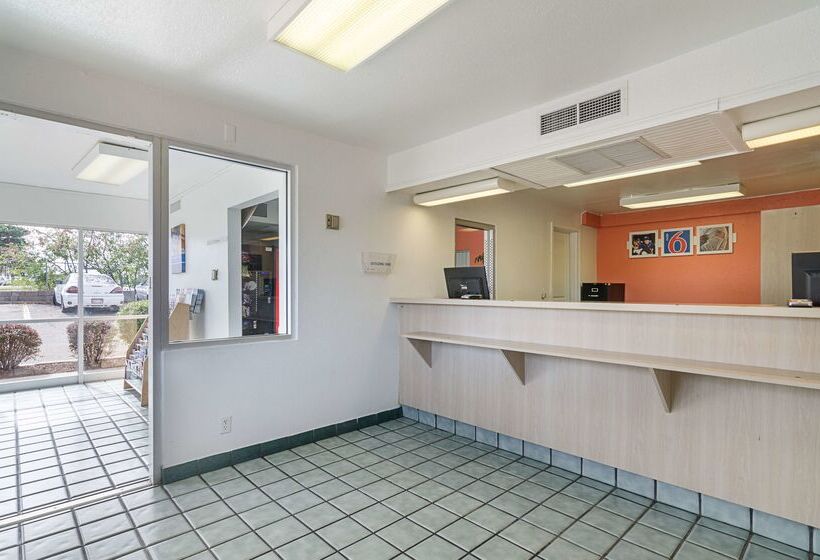 Motel 6topeka, Ks  Northwest