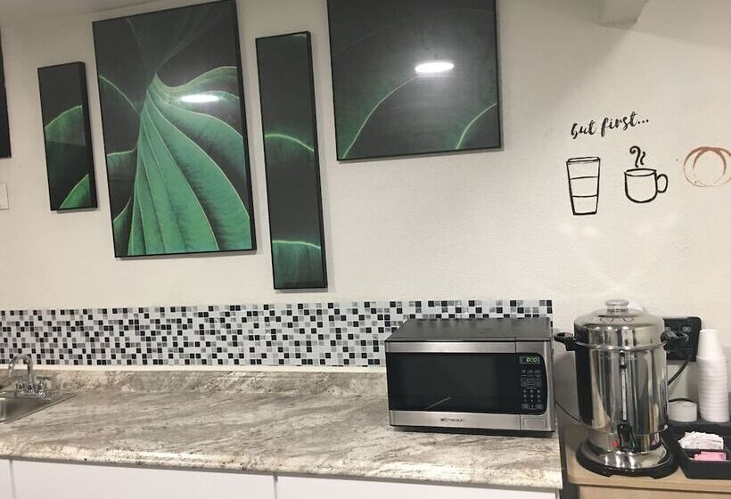 مُتل Rodeway Inn