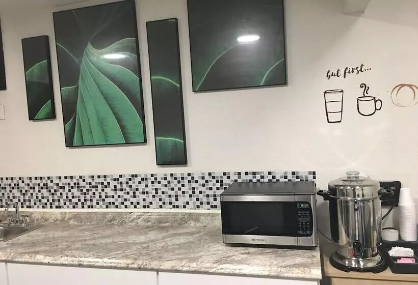 مُتل Rodeway Inn