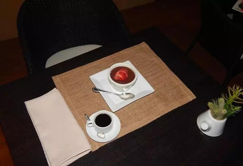 تختخواب و صبحانه Allamanda