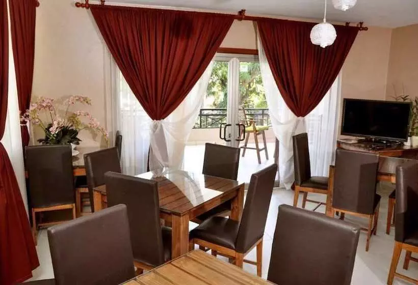 تختخواب و صبحانه Allamanda