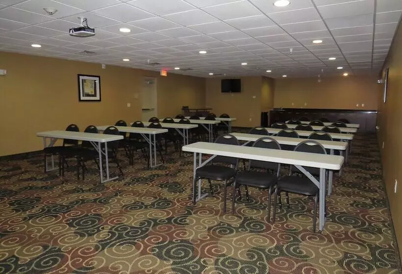 Otel Cobblestone Inn & Suites   Harper