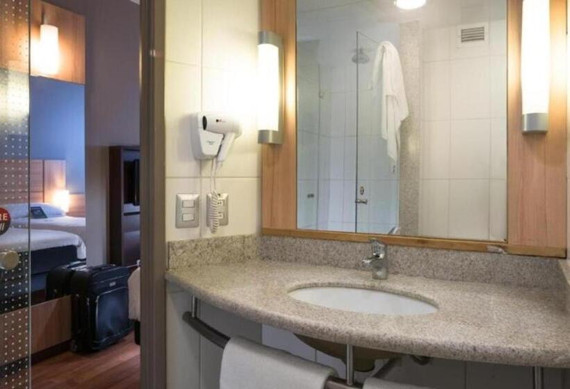 ホテル Ibis Santiago Las Condes