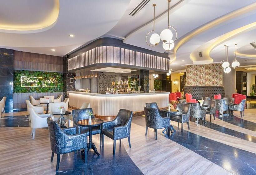 בית מלון כפרי Kirman Belazur  Resort & Spa