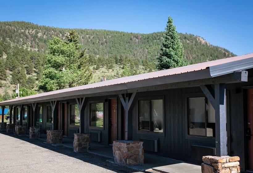 Отель Loge Wolf Creek