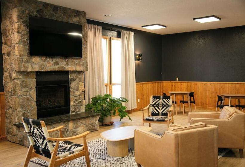 Отель Loge Wolf Creek