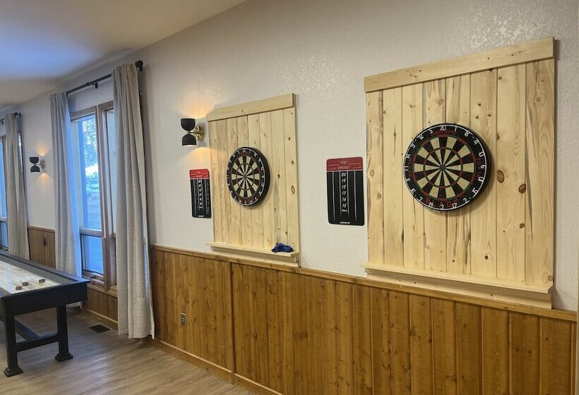 Отель Loge Wolf Creek